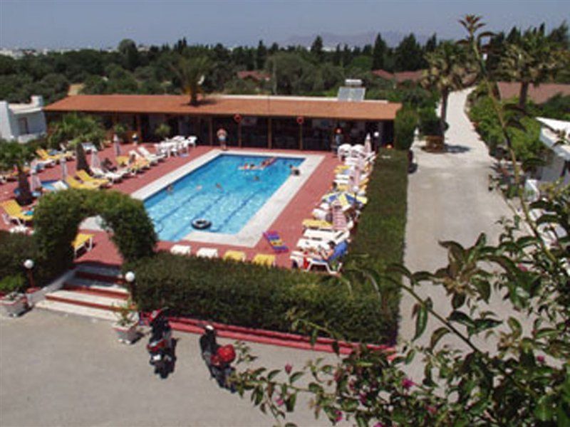 Sandys Studios Apartments And Log Villas 살리디 외부 사진