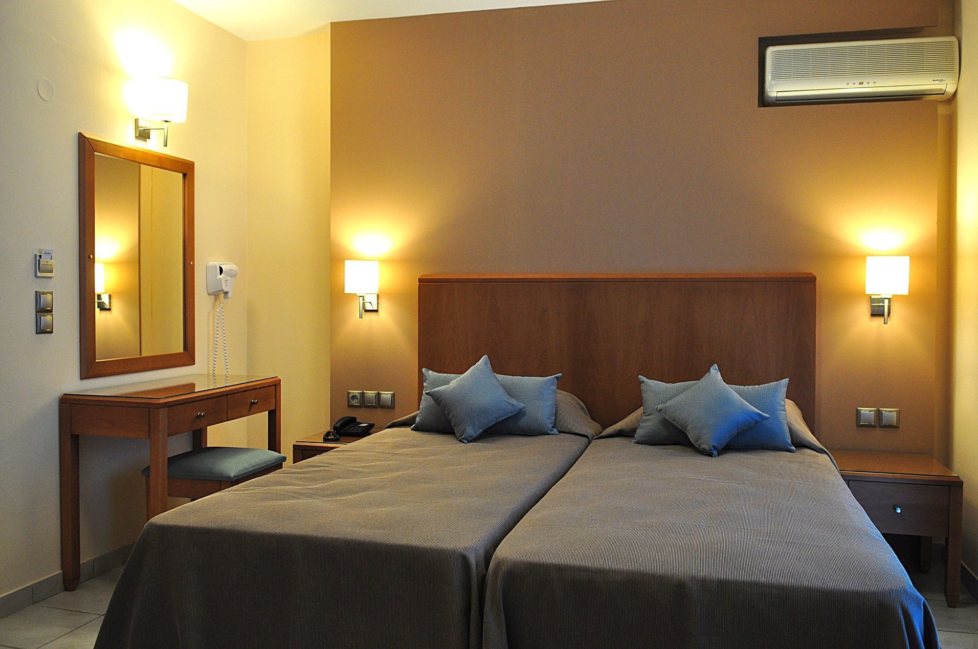 Sandys Studios Apartments And Log Villas 살리디 외부 사진