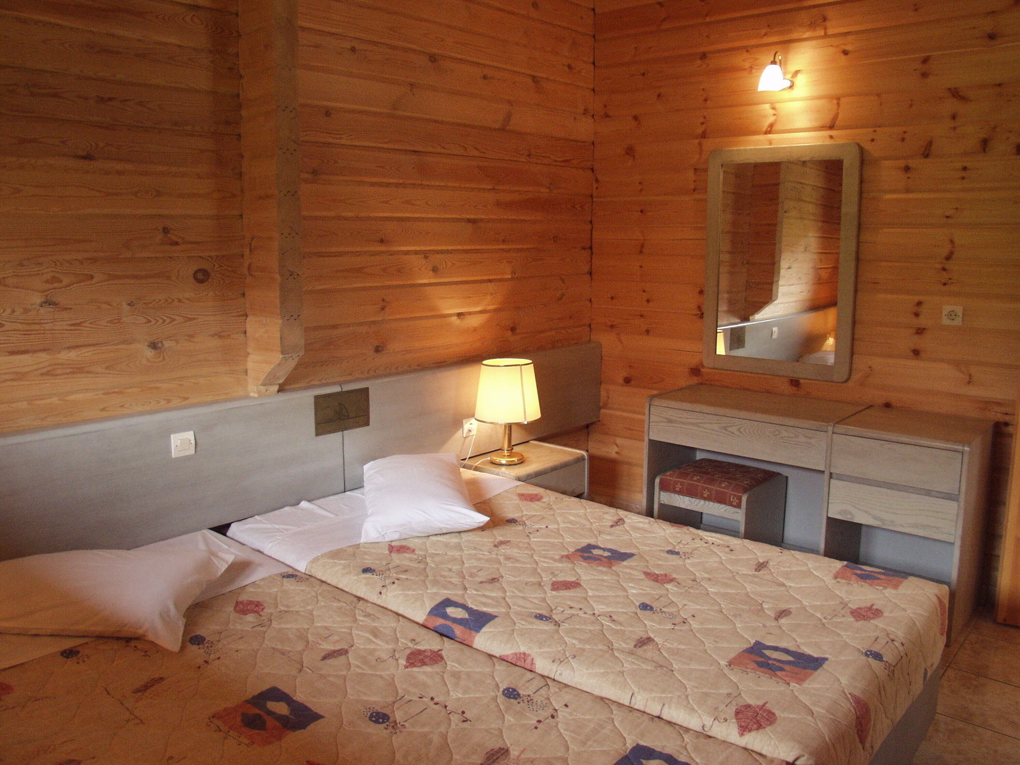 Sandys Studios Apartments And Log Villas 살리디 외부 사진