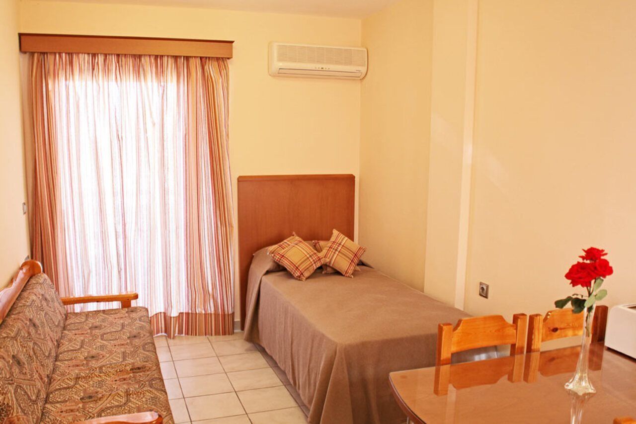 Sandys Studios Apartments And Log Villas 살리디 외부 사진